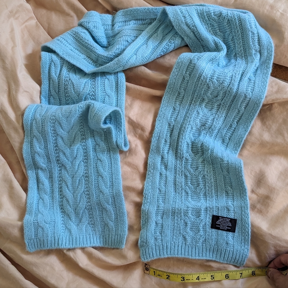 100% cashmere cable knit scarf